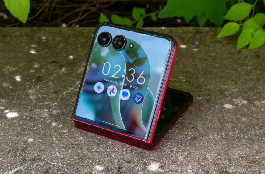 This surprise Motorola deal slashes $700 off the 1TB Razr Ultra AND includes free earbuds — consider me intrigued