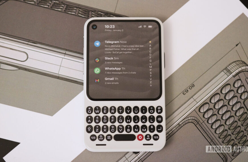 This BlackBerry-like Android phone will get updated to Android 20