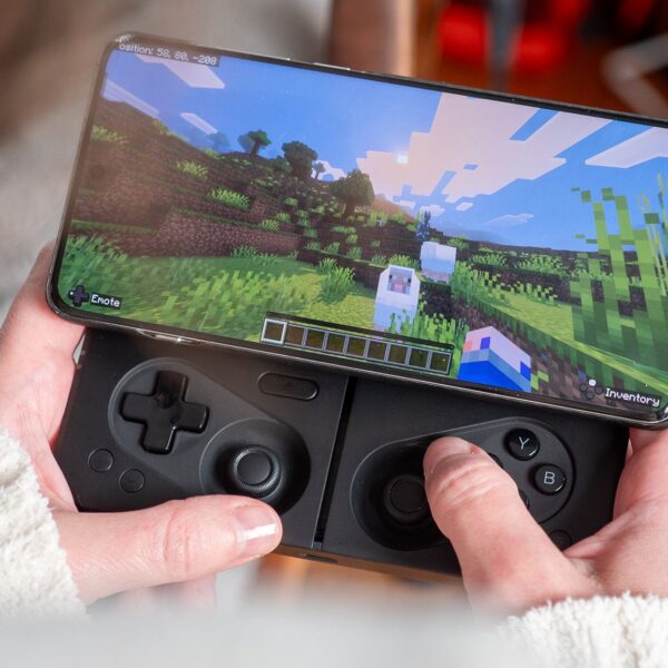 This controller totally changed how I game on the go, and you’re going to say ‘OH SNAP’ the first time you see it