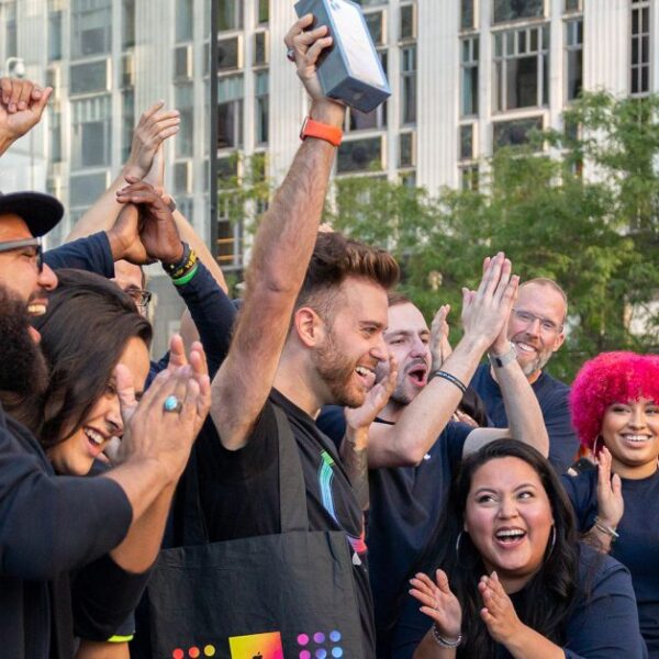 Nearly 1 in 4 active smartphones worldwide is an iPhone: report