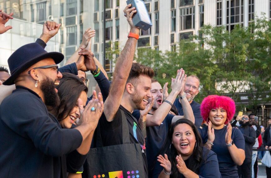 Nearly 1 in 4 active smartphones worldwide is an iPhone: report