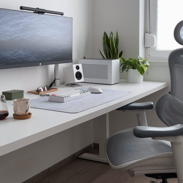 With dynamic lumbar support and “weightless” seating, the Sihoo Doro C300 takes comfort to the next level
