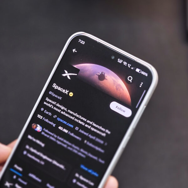 Elon Musk’s SpaceX could build its own phone with native Starlink connectivity