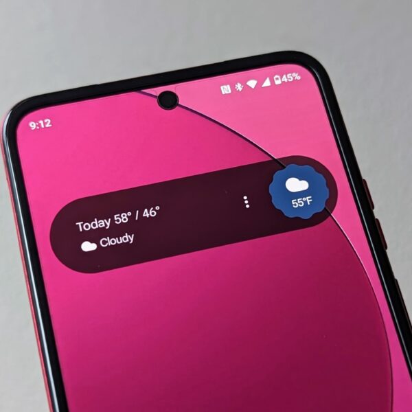Pixel’s At a Glance just got easier to read, and I can finally use my favorite wallpaper