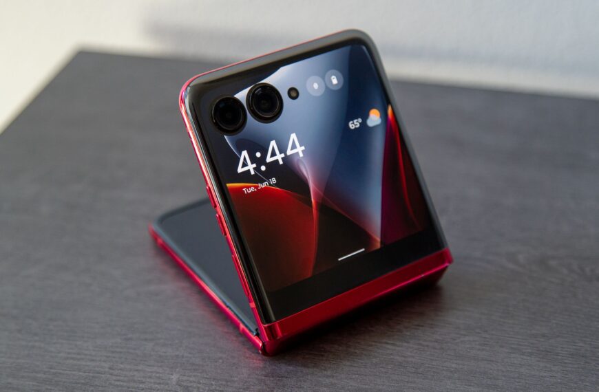 One brand now owns half the US foldable phone market, and it’s not Samsung