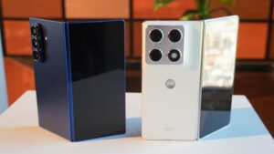 I went hands-on with the Razr Fold alongside&hellip;