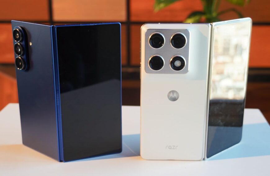 I went hands-on with the Razr Fold alongside the Galaxy Z Fold 7