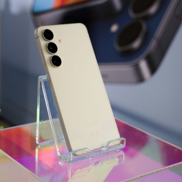 iPhone 17e vs. Samsung Galaxy S25 FE: Simplicity or versatility?