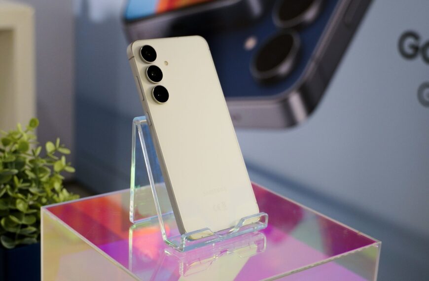 iPhone 17e vs. Samsung Galaxy S25 FE: Simplicity or versatility?