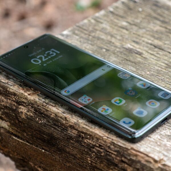 Total Wireless wants to give you a ‘gorgeous’ Motorola phone for only $50 — here’s the deal