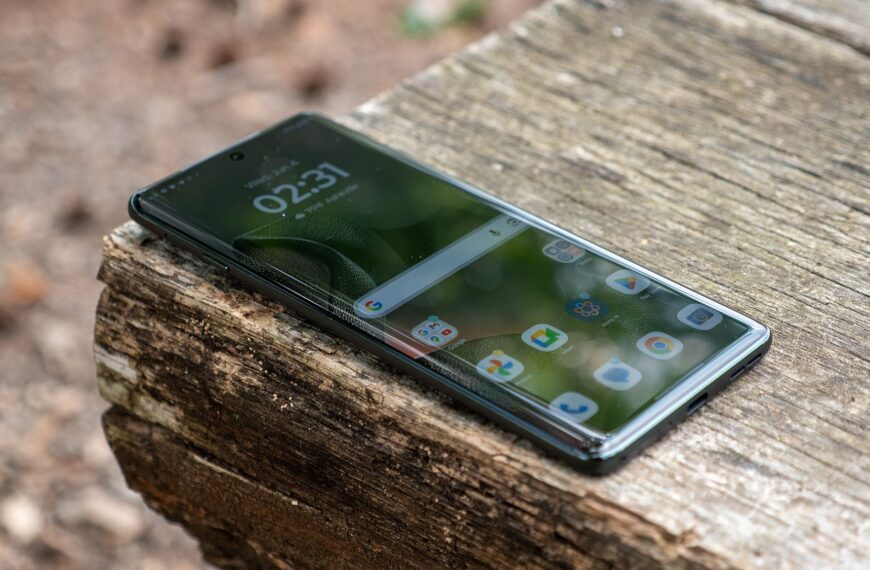 Total Wireless wants to give you a ‘gorgeous’ Motorola phone for only $50 — here’s the deal