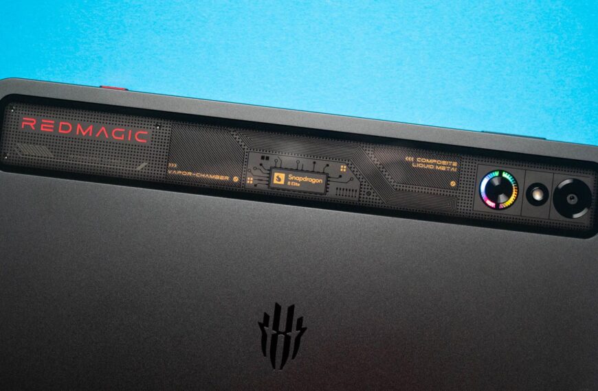 REDMAGIC just teased another small gaming tablet that’s got me hyped
