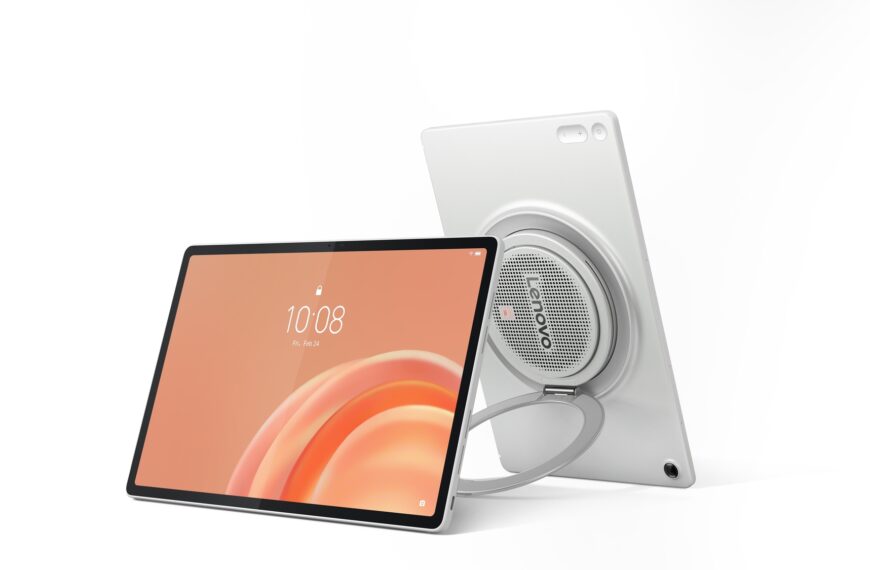 Lenovo put a giant speaker in the middle of this tablet and we actually don’t hate it