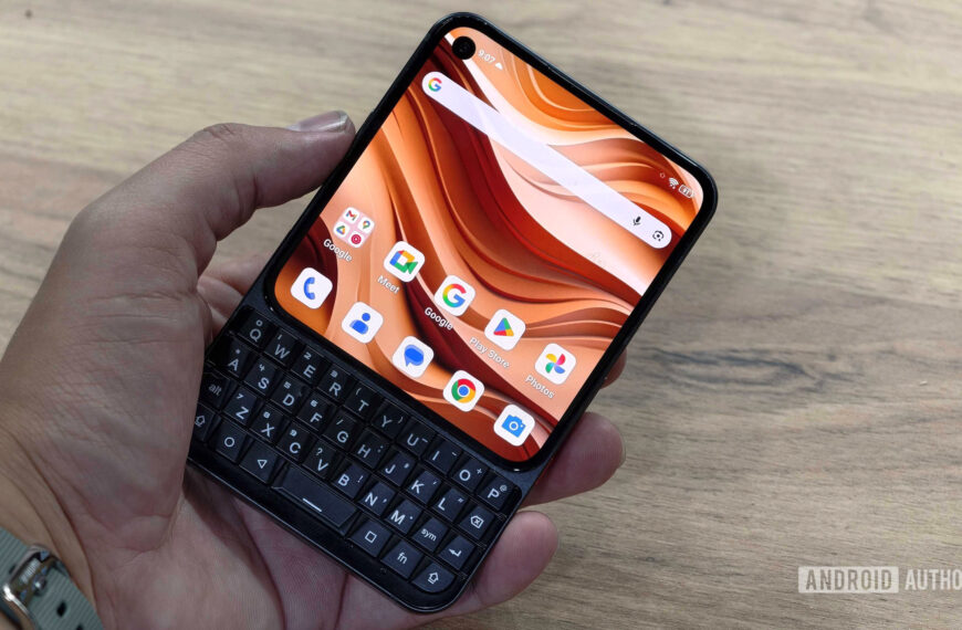 This BlackBerry-like Android phone rivals the Clicks Communicator