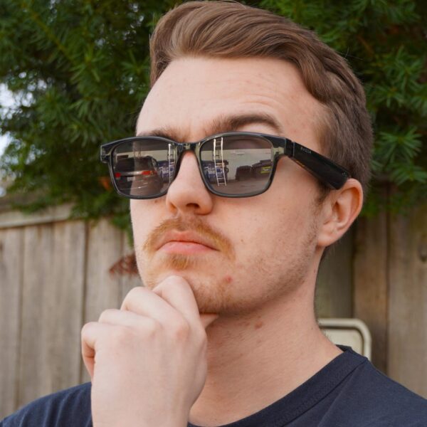 Spotify is getting ready for its debut on smart glasses