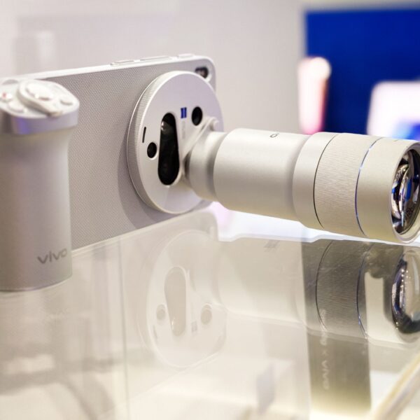 Vivo’s X300 Ultra lands in China, makes the Galaxy S26 Ultra look like a joke