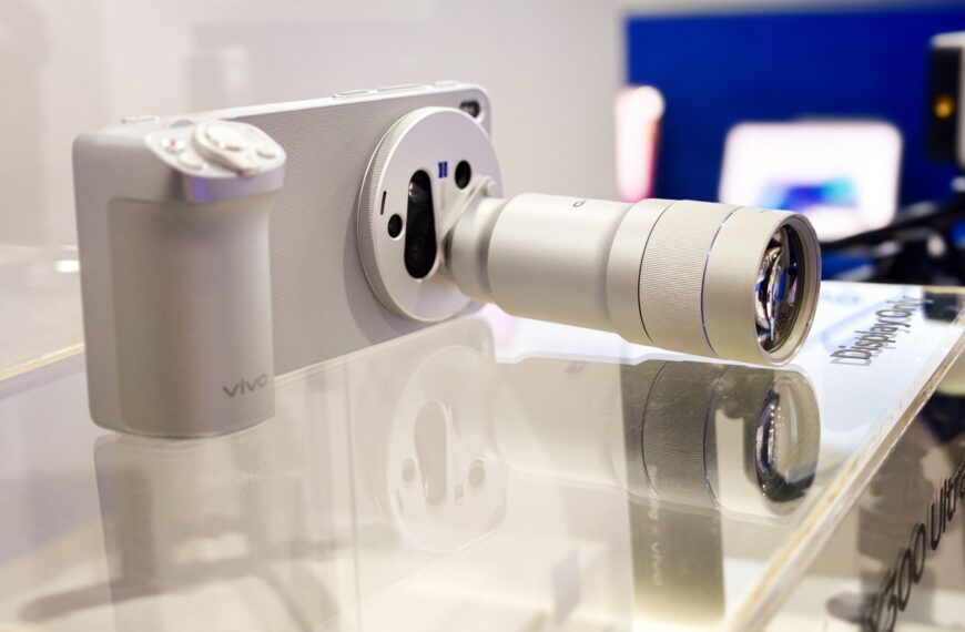 Vivo’s X300 Ultra lands in China, makes the Galaxy S26 Ultra look like a joke