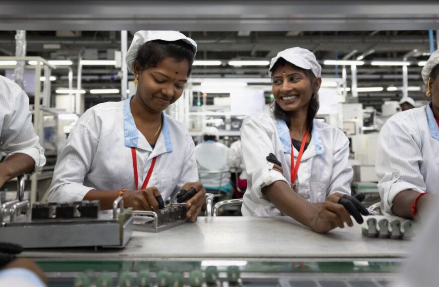 India preparing more incentives as Apple shifts iPhone production