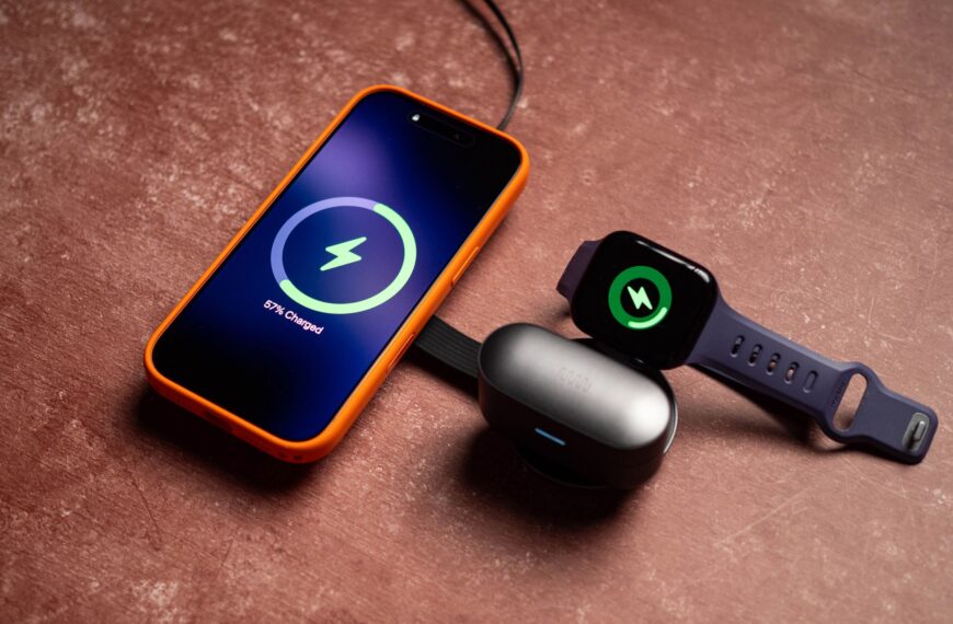 India’s Stuffcool made a Qi 2.2 3-in-1 foldable travel charger, and it’s much better than I imagined