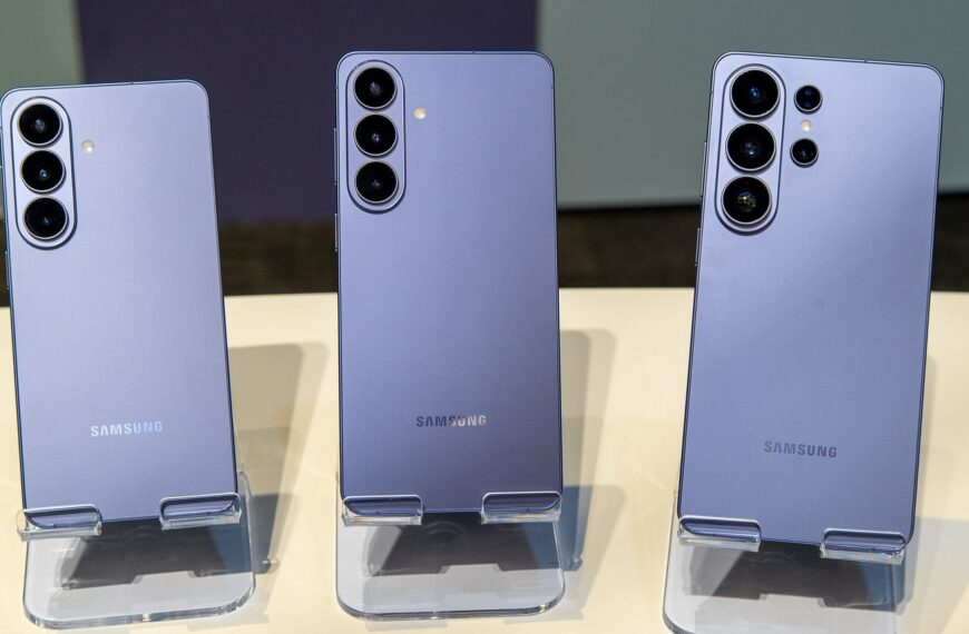 Galaxy S26 seems to have an extra NFC antenna that’ll make me fly in and out of stores