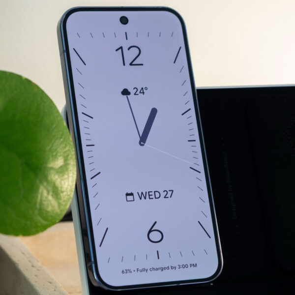 Pixel users report unexplained time zone changes