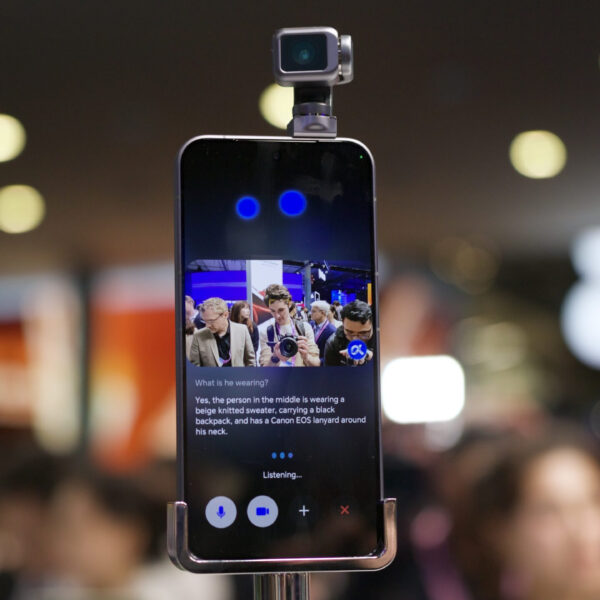 I saw HONOR’s Robot Phone, and it’s unlike any Android phone before