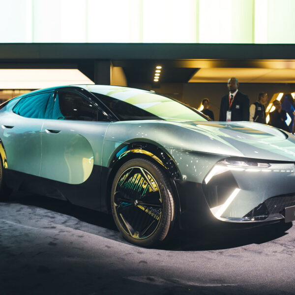 Renault CEO calls for range-extender EVs to replace ‘fake PHEVs’