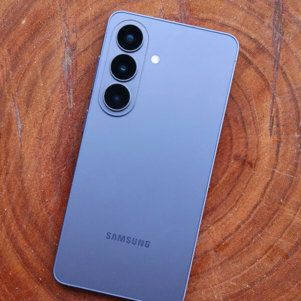 6 reasons why I chose the Samsung Galaxy S26 over the S26 Ultra