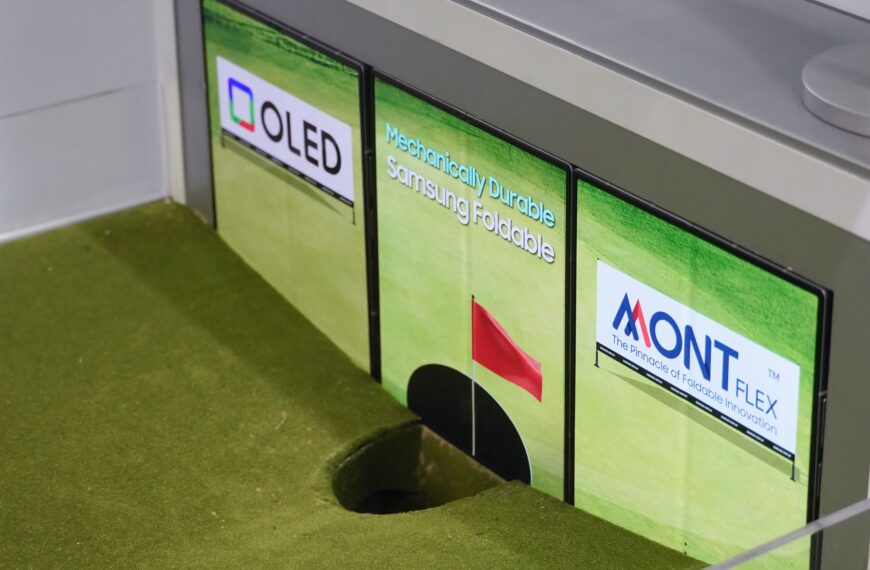 Samsung’s foldable durability test launches golf balls at screens