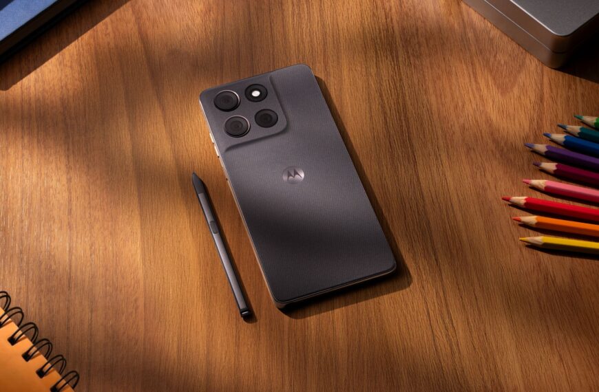 Moto G Stylus 2026 vs. Samsung Galaxy S26 Ultra: Two styluses, two price points