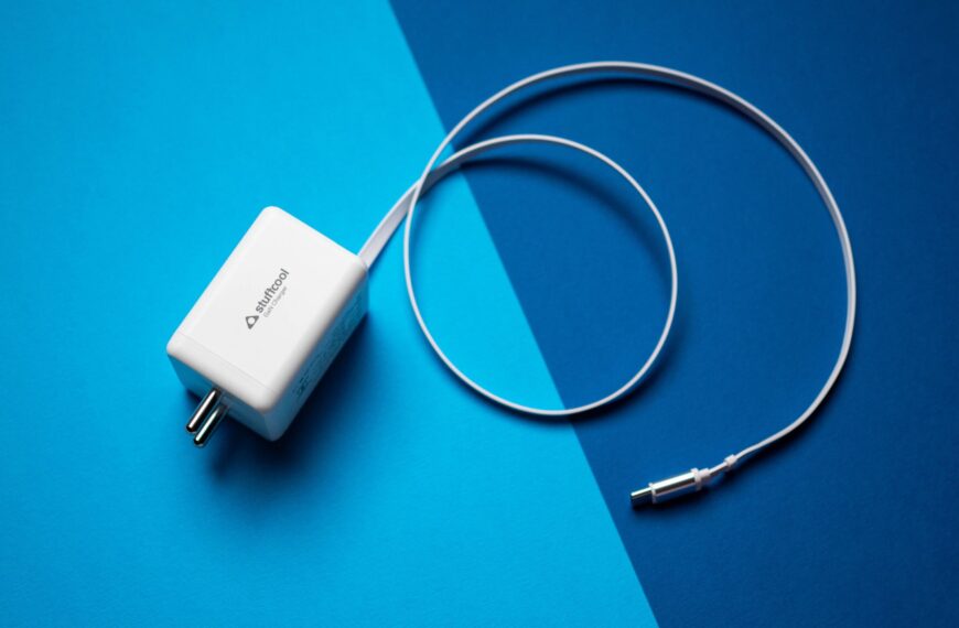 Stuffcool made a 65W GaN charger with a retractable cable, and it’s pretty good