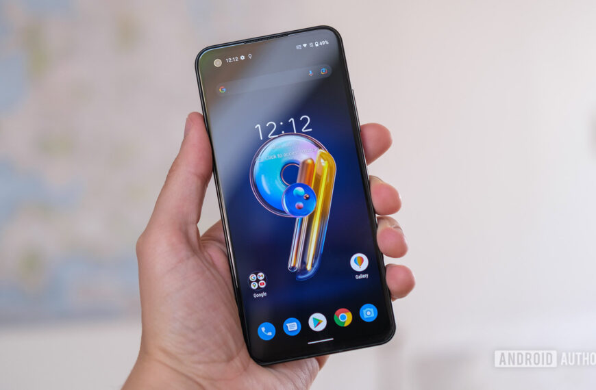 Manufacturers want you to say goodbye to small phones once and for all