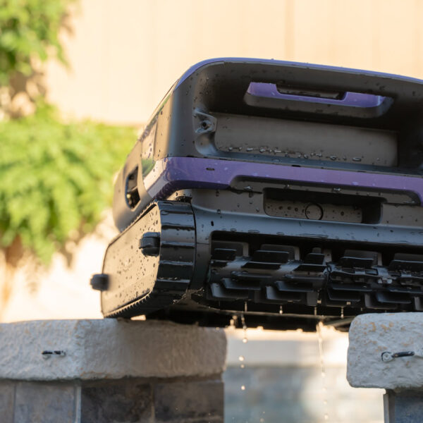 Affordable robot pool cleaner with a 2-in-1 trick