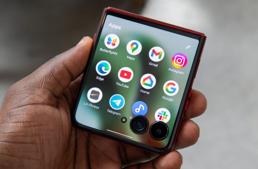 One of the world’s most powerful flip phones is now 46% OFF at Amazon — that’s not a typo