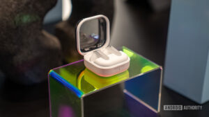 Samsung’s unannounced earbuds have a design you might&hellip;