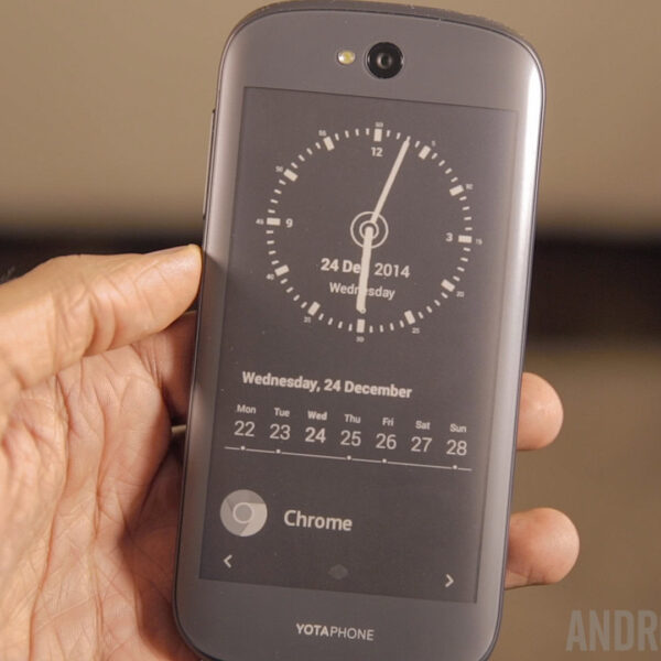 Color E-Ink screen or normal display? This dual-screen phone offers both.