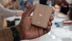 Wood you buy it? Moto Razr Ultra 2026&hellip;