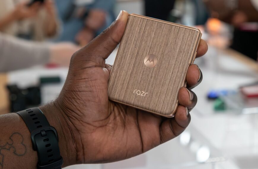 Wood you buy it? Moto Razr Ultra 2026 has a pair of alternative finishes in this leak