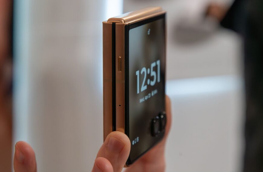 Should you wait for the Motorola Razr 2026? Well, it’s complicated…