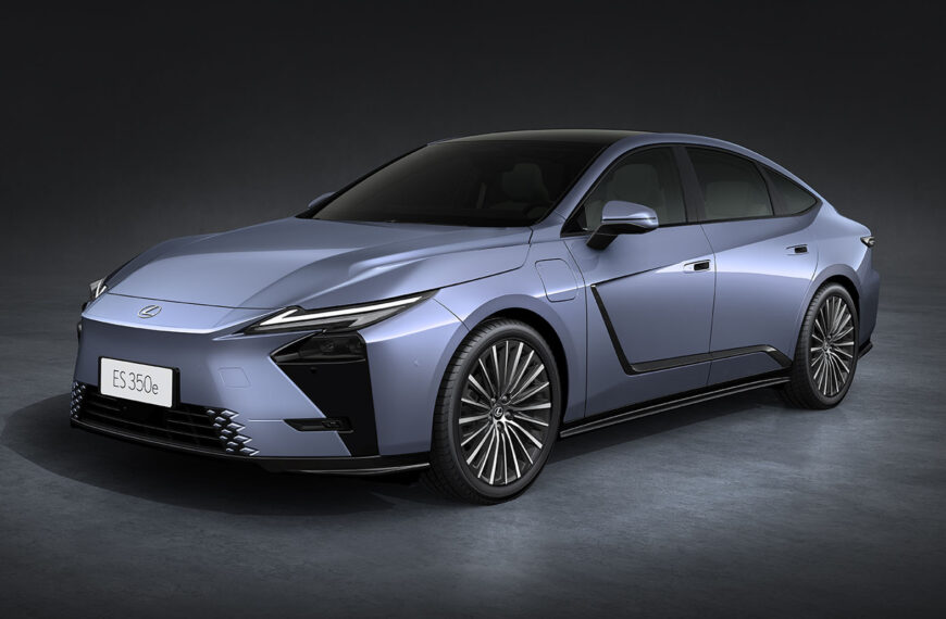 New Lexus ES to arrive in June from £59,345 – and EV only in UK