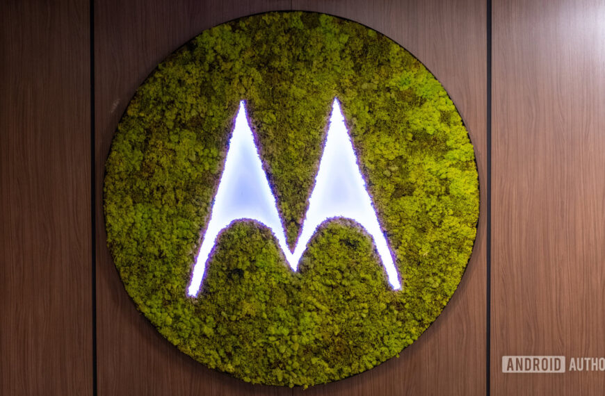 Moto Edge 70 Pro leaks in a few slick colorways