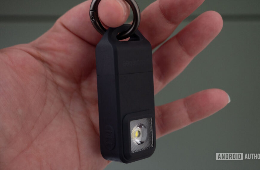 This new Android tracker doubles as a loud personal safety siren