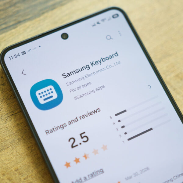 I tried using Samsung Keyboard again, and it’s still hot garbage