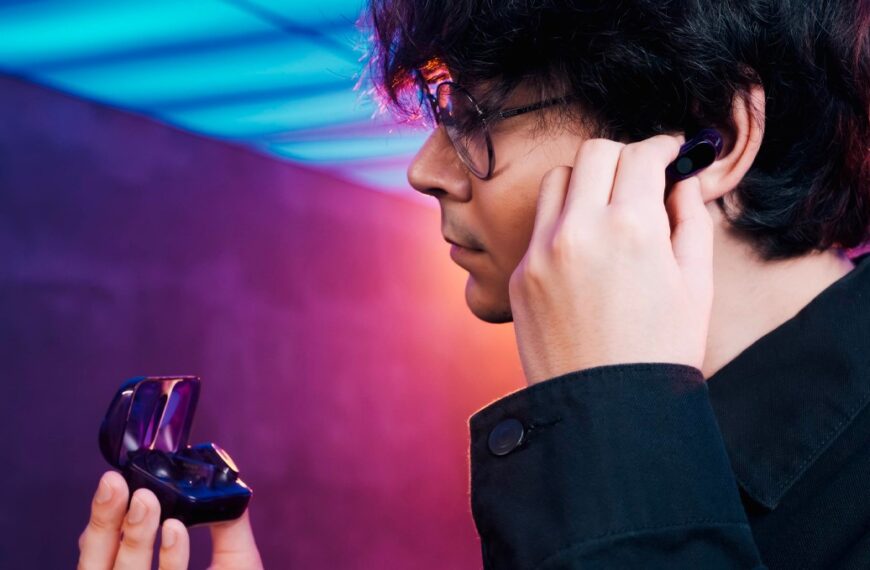 Sony goes all Atomic Purple with its latest earbuds