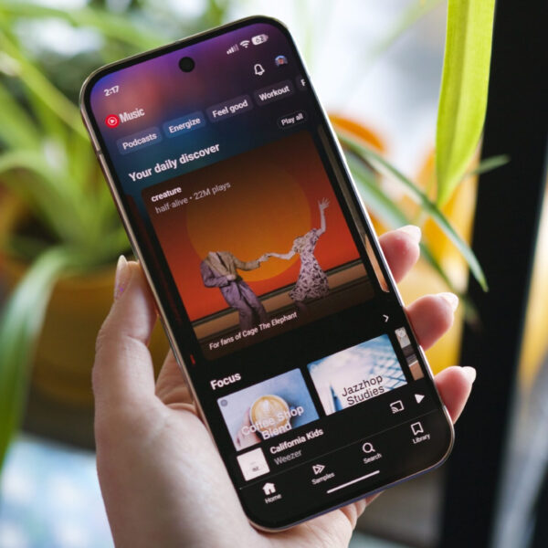 YouTube Music finally lets you get chatty while listening to albums