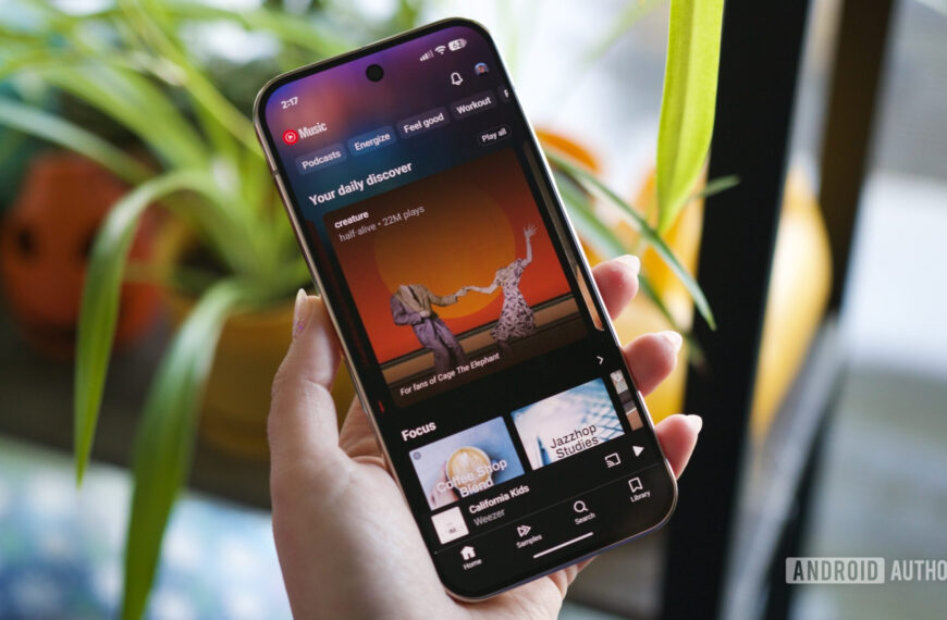 YouTube Music finally lets you get chatty while listening to albums